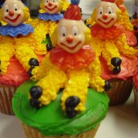 Clown Cupcakes I just did these for fun after taking Wilton course 1