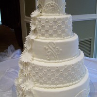 White Daisy Cake All white cake featuring gumpaste daisies