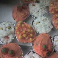 Halloween Mummy Cupcakes HALLOWEEN MUMMY CUPCAKES