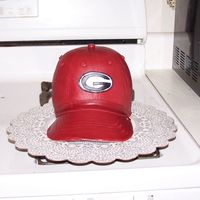 Bulldogs Hat Another hat cake! These go together so easily! 6" oven proof bowl, on top of a 6" round layer, all covered in MMF. Go Dawgs!