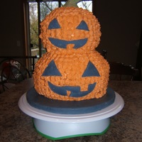 First Halloween Cake I used two 8' cakes and two 6' cakes. Stacked them and carved out the round shape of the pumpkins. Then used tip #21 for the...