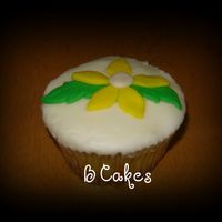 Yelow Flower Cup Cake 