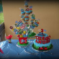 Thomas And Friend Cake Hecho en buttercream con detalles en pastillaje, almendra cup cakes.