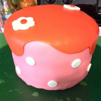 Hello Kitty Topper Cake Topper cake to Hello Kitty cupcakes. MMF