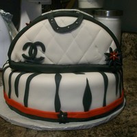Chanel Bag Cake Chanel purse cake...kinda monotone. All fondant.
