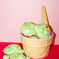 Ice Cream Scoop Cookies I got this from someone else's suggestion. I loved it!! She had tried it with strawberry flavored jello but here I did the lime jello...