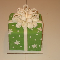 Christmas Present Bow Cake 