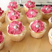 Flower Theme Cupcakes 