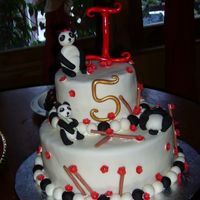 Panda Cake! This was for my neighbor who was turning 5. She was having a panda/chinese themed party. It's chocolate chip cake with chocolate...