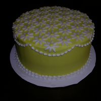Laura_Daisy.jpg Buttercream with fondant daisies.