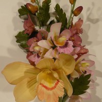 Gumpaste Orchids A topper for a co-workers b-day cake. Cymbidium and dendrobium orchids of different sizes. I sooo need Spring ! TFL