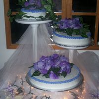 3 Stands Wedding Cake the flowers are silk