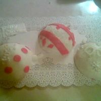 Ornaments For My Gals Strawberry and Vanilla ornament cakes for the 3 secretaries/coordinators who are on the 3rd floor at work. They aren't as magnificent...