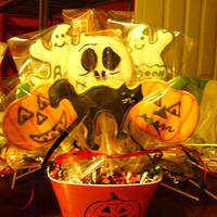Halloween cookie basket made with cream cheese cookies and decorated with RI
