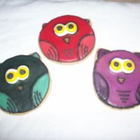 Owl Cookies Inspired By Geminirj These are some cookies I did for the September cookie club in the cookie forum. They were inspired by GeminiRJ's amazing owl cookies....