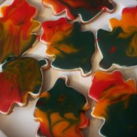 Swirly Oak Leaves Outlined with Antonia74's RI, filled in with Toba's glace and swirled with a toothpick.