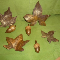 Chocolate Leaves And Fondant Acorns I made these with chocolate painted onto leaves and then brushed with lustre dust and the acorns are made from fondant brushed with lustre...
