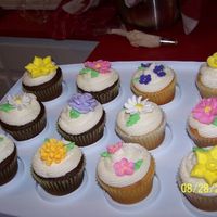 Flowers These are just some extra cupcakes that I decorated with some various royal icingflowers. tfl
