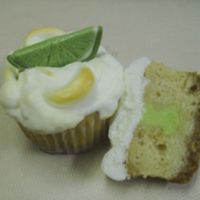 Key Lime Pie Cupcake I love to make cupcakes, and in the summer I love key lime pie. So I decided to combine the two. Graham Cracker cake with a graham cracker...