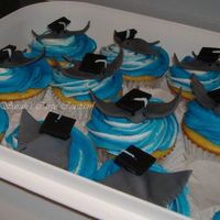 Stingray Graduation Cupcakes Fondant stingrays and mini graduation caps for 5th grade class. The Elementary and Middle School's Mascot is The Sharks. The Middle...