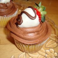 Now_010.jpg Vanilla Cup Cakes with white chocolate covered strawberries on top !