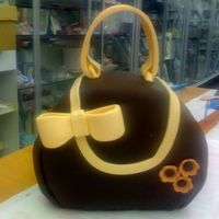 Purse Cake based on cake by Elissa Strauss. Chocolate fondant and gumpaste accents. tfl