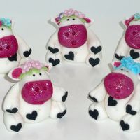 Cows Made from fondant. Inspired by Le Cupcakes, Australia.