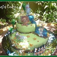 Madagascar este lo hice el mes pasado. las figuras son en modeladod e azucar, hechas a mano.