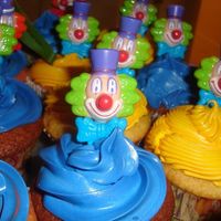 Clown_Cupcake_2.jpg 