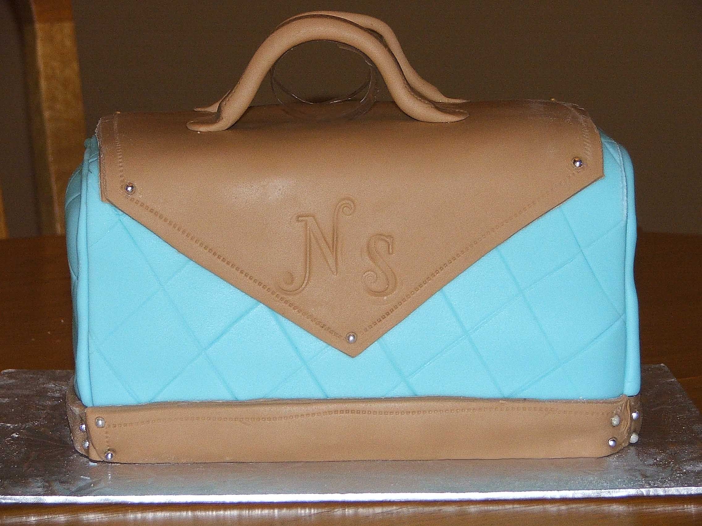 Purse My first purse cake. There are supports on the handles because they hadn't dried before I had to transport it. Apparently the comments...