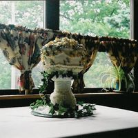 Garden Urn Bridal Shower A garden urn with buttercream flowers on a molded sugar base.