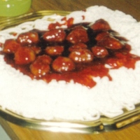 Spaghetti & Meatballs Cake Spaghetti is buttercream out of a small tipped pastry bag. Meatballs are fudge, sauce is strawberry jam.