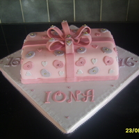 Present Cake This was a great wee cake since it was so small. Fondant covered lemon cake for one of my very good friend's daughters.