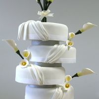 Calla_Lily_Cake.jpg Simple and elegant. It's tricky to add stem to the calla lilies. I hope I did a good job.Swags are made of 50% gumpaste and 50%...