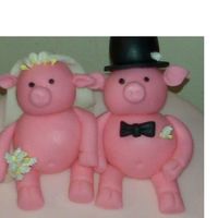 Wedding Pigs Fondant bride and groom pigs used to top a wedding rehearsal dinner cake.
