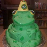 3# Frog 3D frog made out of one 8" round pan, 1 pyrex bowl and a sculpted 6" pan. Covered in fondant. Painted the spots in food coloring...