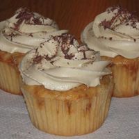 Tiramisu Cuppies! Macsmom's recipe for Tiramisu cake with a mascarpone cream filling and SMBC frosting!