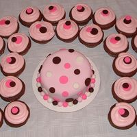 Polka Dot Cupcakes For a first birthday party, the mom wanted a small smash cake for the birthday girl and cupcakes for the rest of the guests.