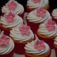Marshmallow Icing Some more cup cakes for my wife's birthday. Marshmallow icing, fondant flower with royal icing dots.
