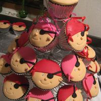 Pirate Cupcakes Pirate cupcaks for a kids party. Very cute!! The kids loved them
