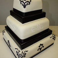 5 Tier Black & White 5 Tier (2 wood spacers) Black & White