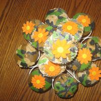Camo & Daisies My first gumpaste daisies! They were so much fun and the camo cupcakes were for DD 18th birthday party. She loved them