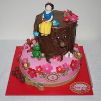 The Fairytale Tree I made this cake for a little girl who adores the television programme in Holland "the fairytale tree" I made snowwhite, the frog...