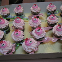 Pink Pigs Large cupcakes for the Avon Lake Animal Clinic Party