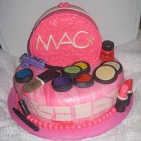 Mac Make Up Cake 