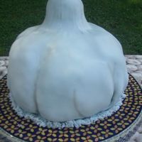 Garlic I made this cake for our neighborhood garlic festival - too bad it wasn't garlic-flavored!!