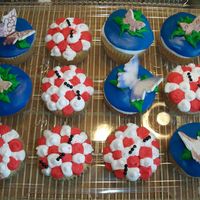 Bugs On Cupcakes :) For kindergarden graduation , they were studying bugs! I tried to "class" them up a bit. Didnt want too go to detailed as I...