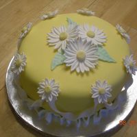 Fondant & Daisy Final Cake from the Fondant and Gum Paste course