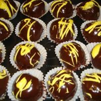 Cake Balls!!! I have made these many times before, especially before I knew they were so popular! But I have never made them pretty! Chocolate cake with...
