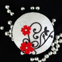 Black And White Cupcake 2 I embossed the cupcakes using the GrapeVine Wilton mat and then used a sugracraft gun to follow the swirl design using black fondant